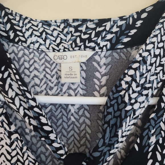 Cato Long Sleeve Top With Front Tie - Picture 5 of 6